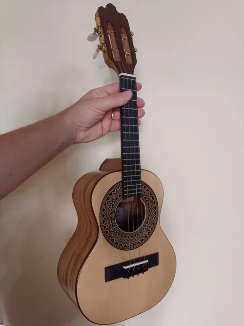 Cavaquinho de Mogno Africano e Abeto Alemão — foto 1