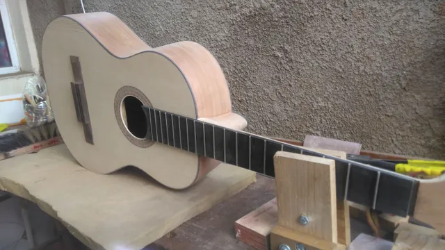 Violão Brandini com tampo de Abeto Alemão e faixa e fundo em Cedro